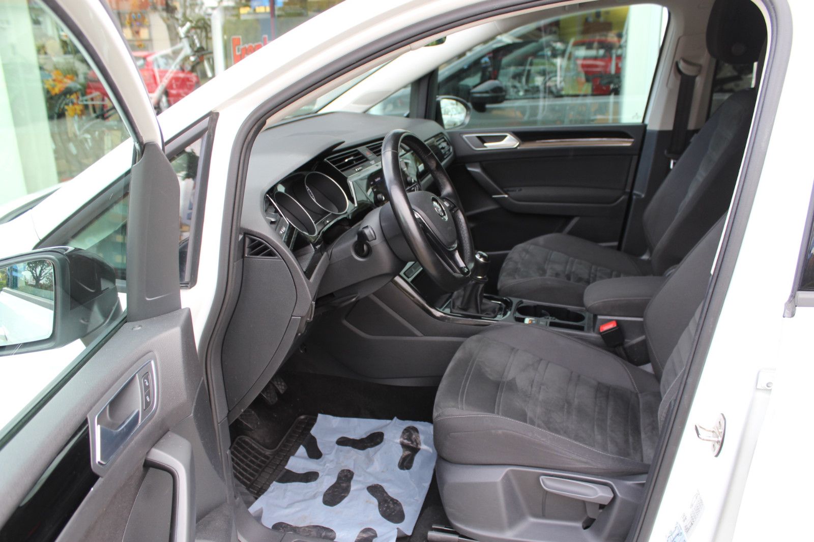 Volkswagen Touran 1.4l Highline + AHK foto 14