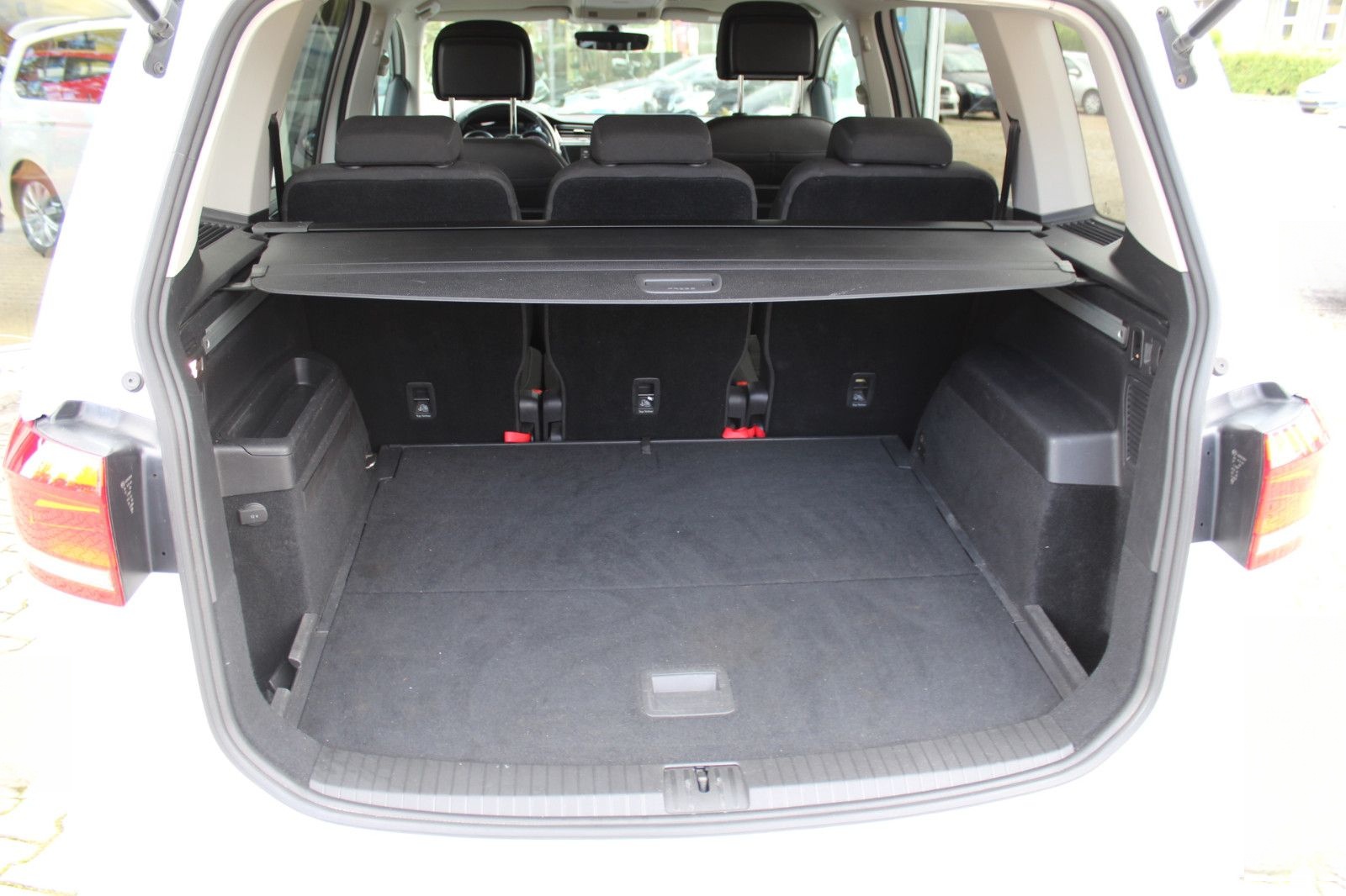 Volkswagen Touran 1.4l Highline + AHK foto 16