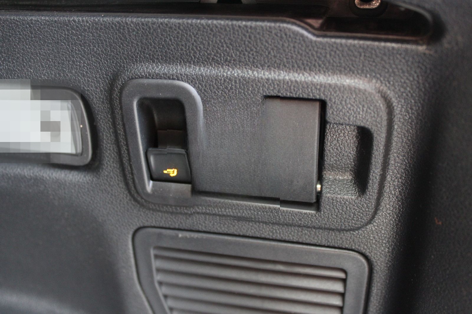 Volkswagen Touran 1.4l Highline + AHK foto 17