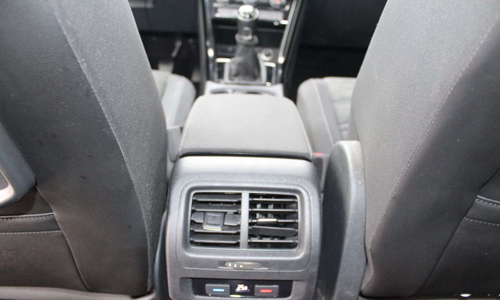 Volkswagen Touran 1.4l Highline + AHK foto 19