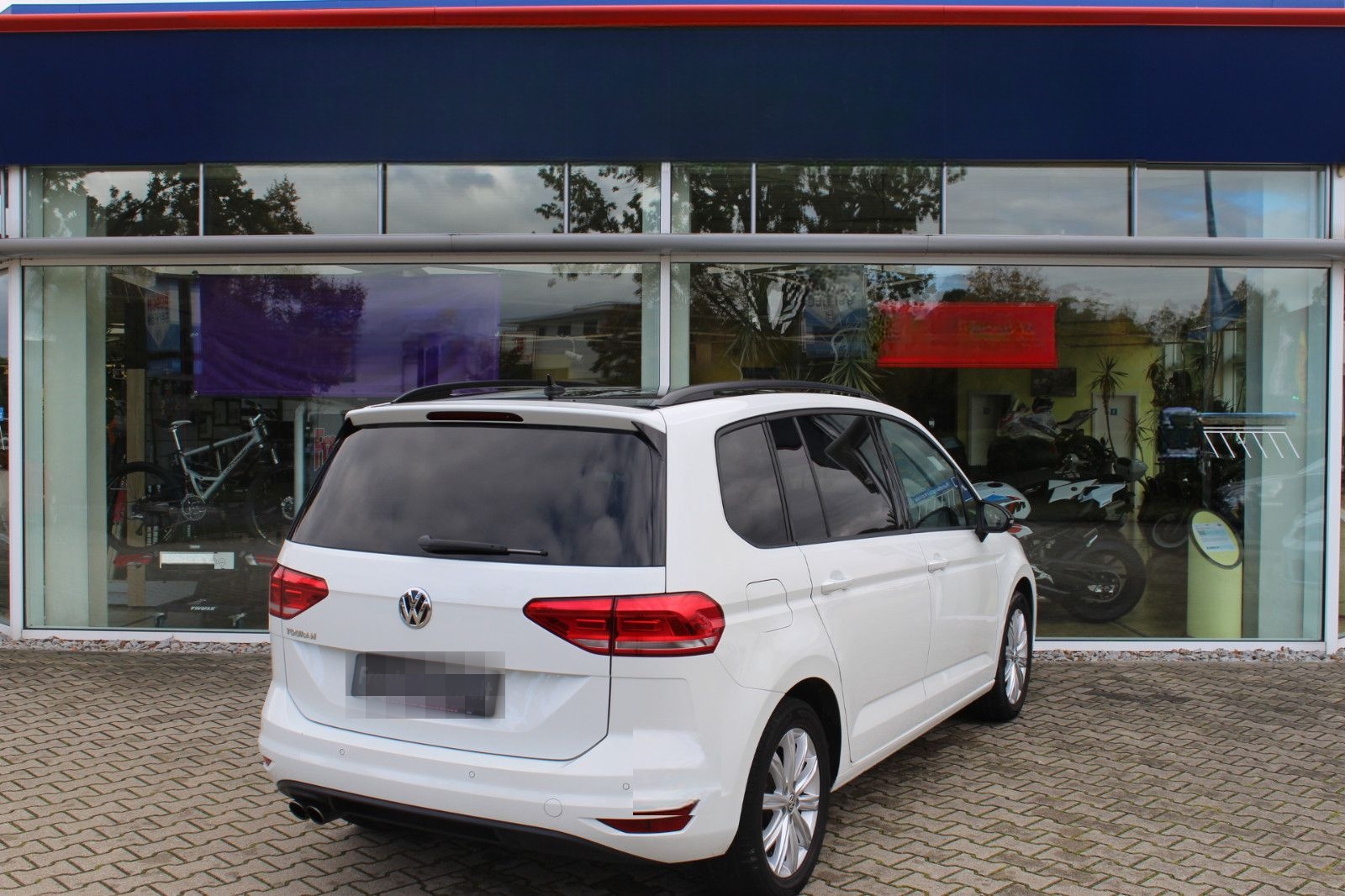 Volkswagen Touran 1.4l Highline + AHK foto 5