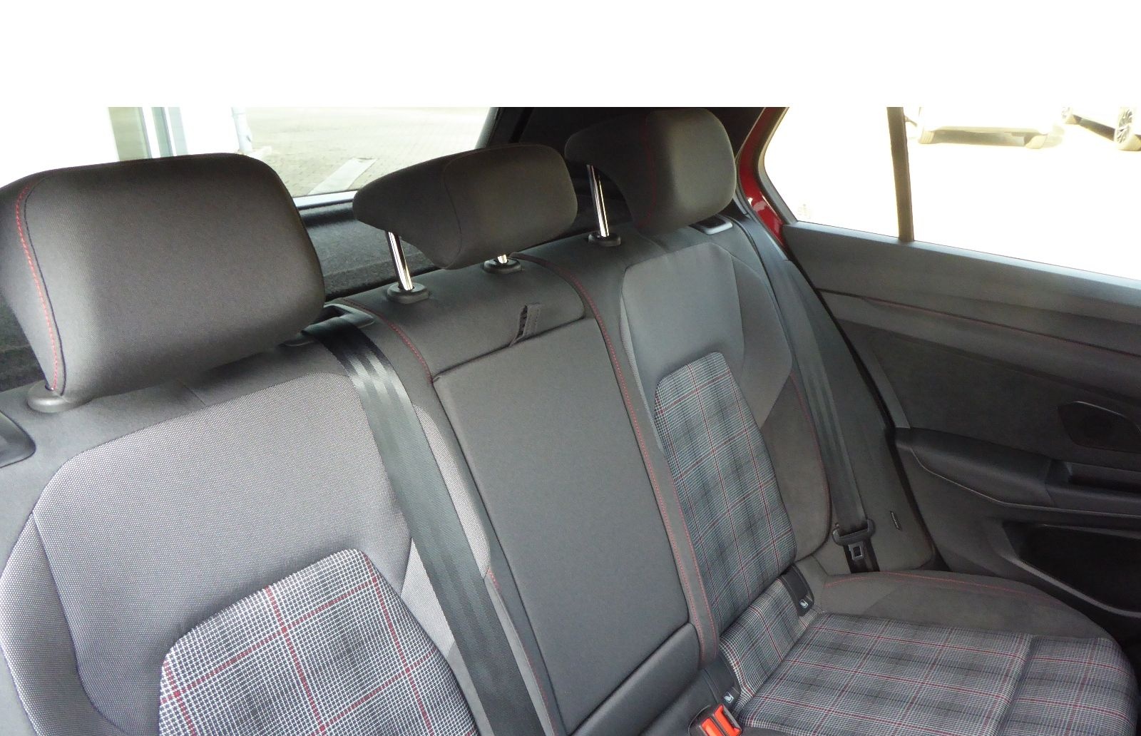 Volkswagen Golf VIII GTI 2.0 TSI DSG IQ LED NAVI P-DACH DCC foto 10