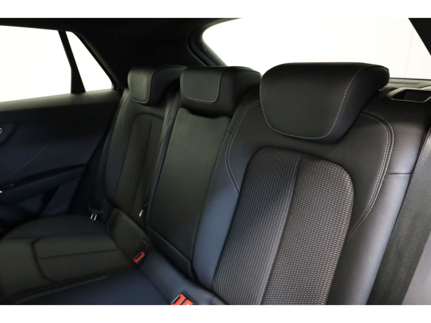 Audi Q2 35 TFSI S line foto 11