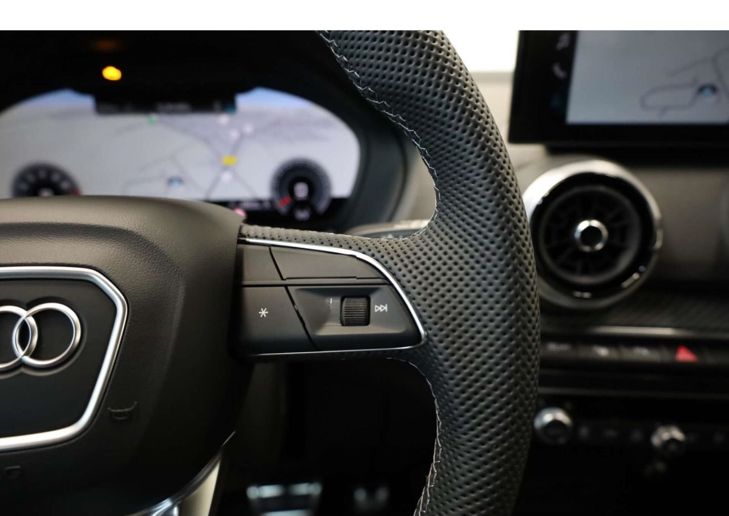 Audi Q2 35 TFSI S line foto 16
