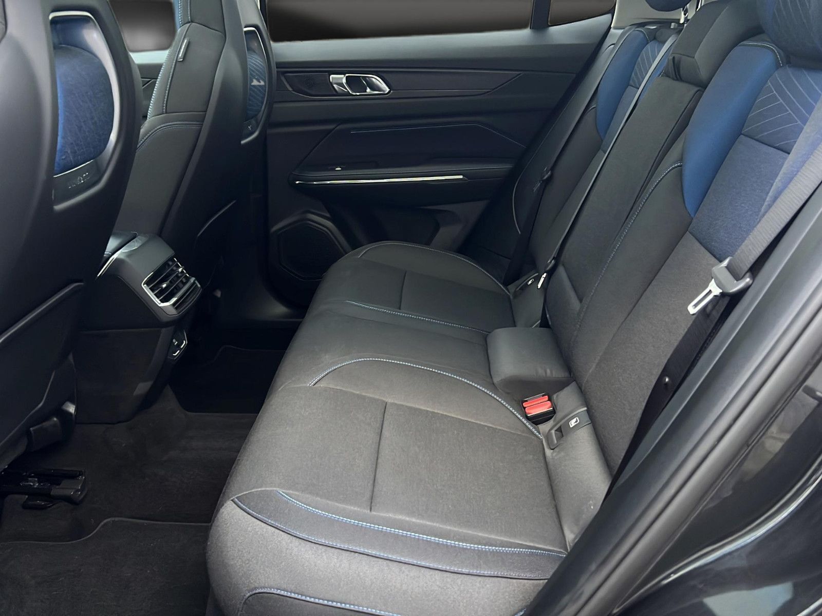 Lynk&Co 01 1.5 TD PHEV 192 kW 20*LED*360°*Pano*Sound*DAB foto 17