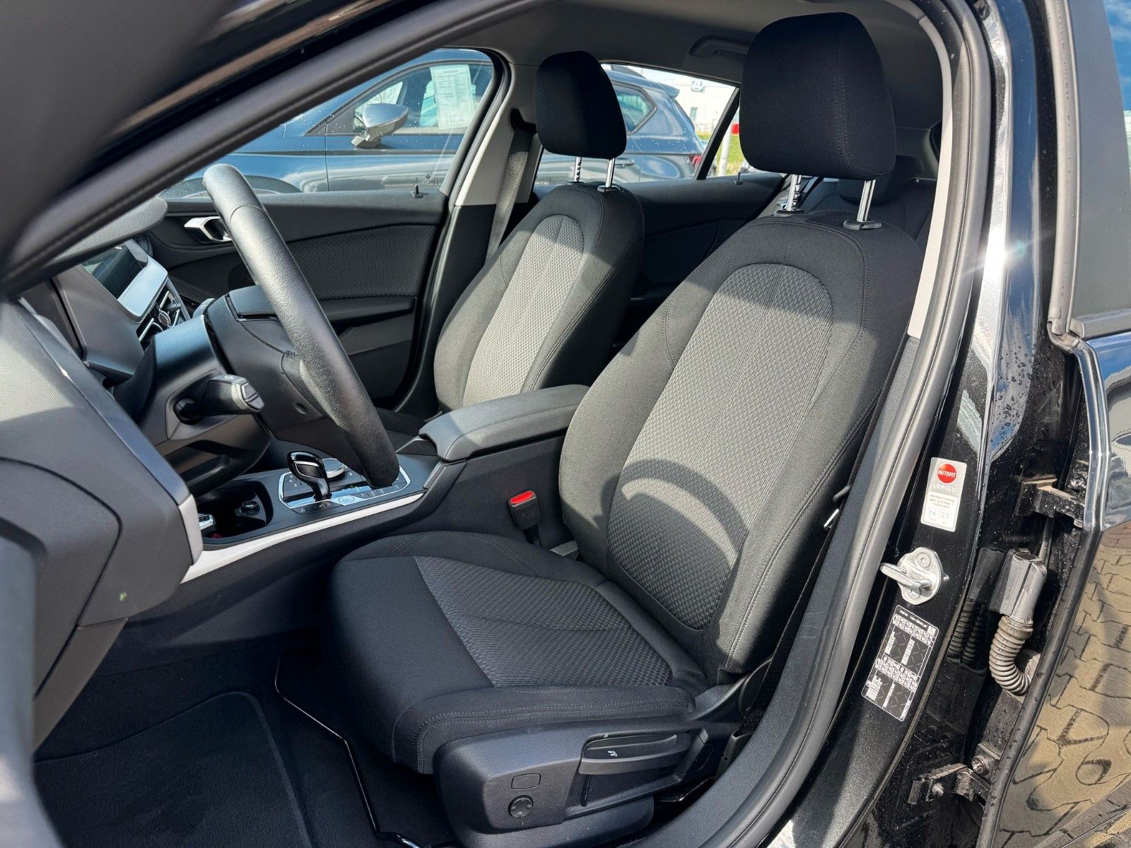 BMW 118 i Advantage >AUT/NAVI/LED/SHZ/PDC< foto 7