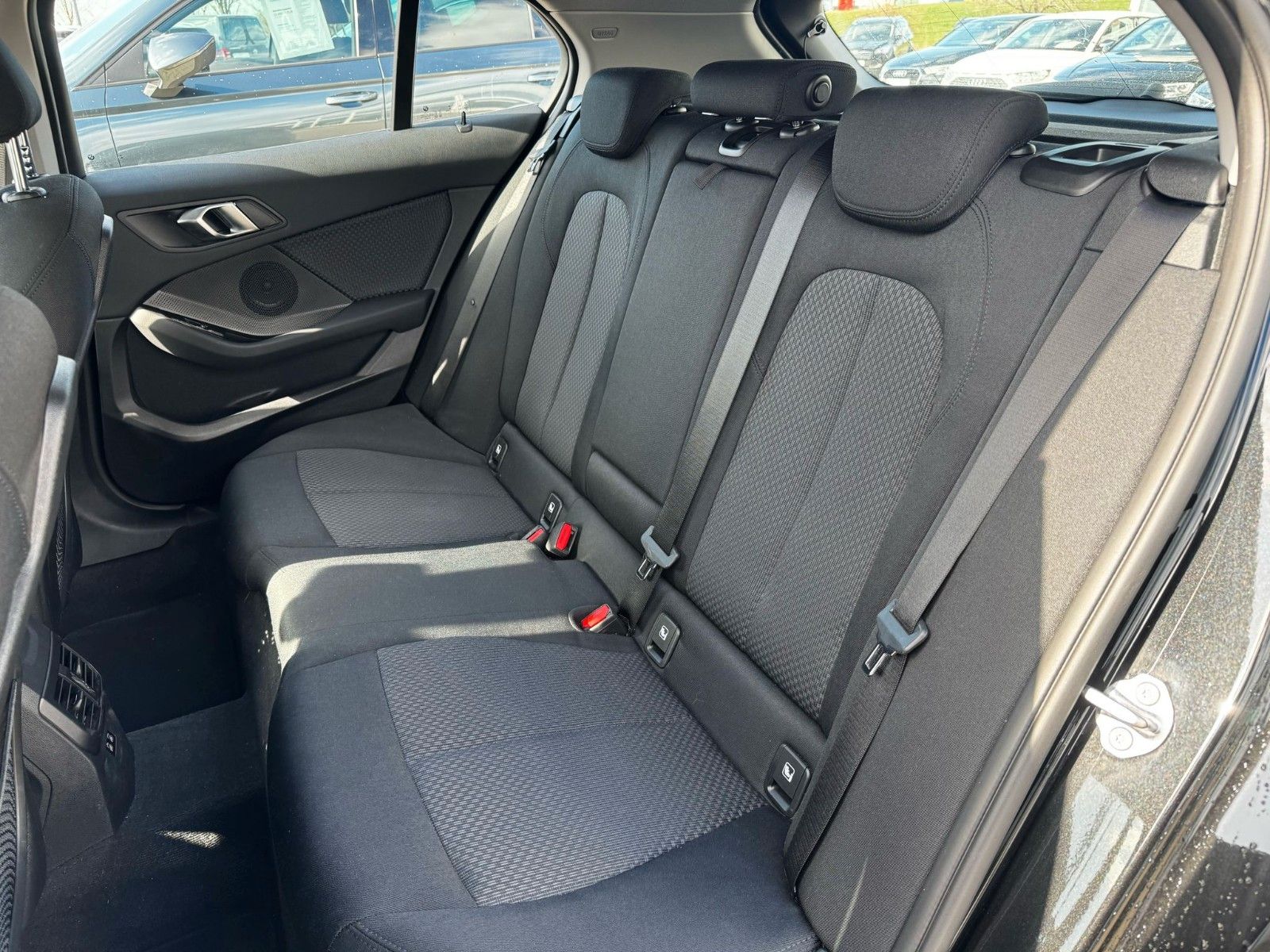 BMW 118 i Advantage >AUT/NAVI/LED/SHZ/PDC< foto 8