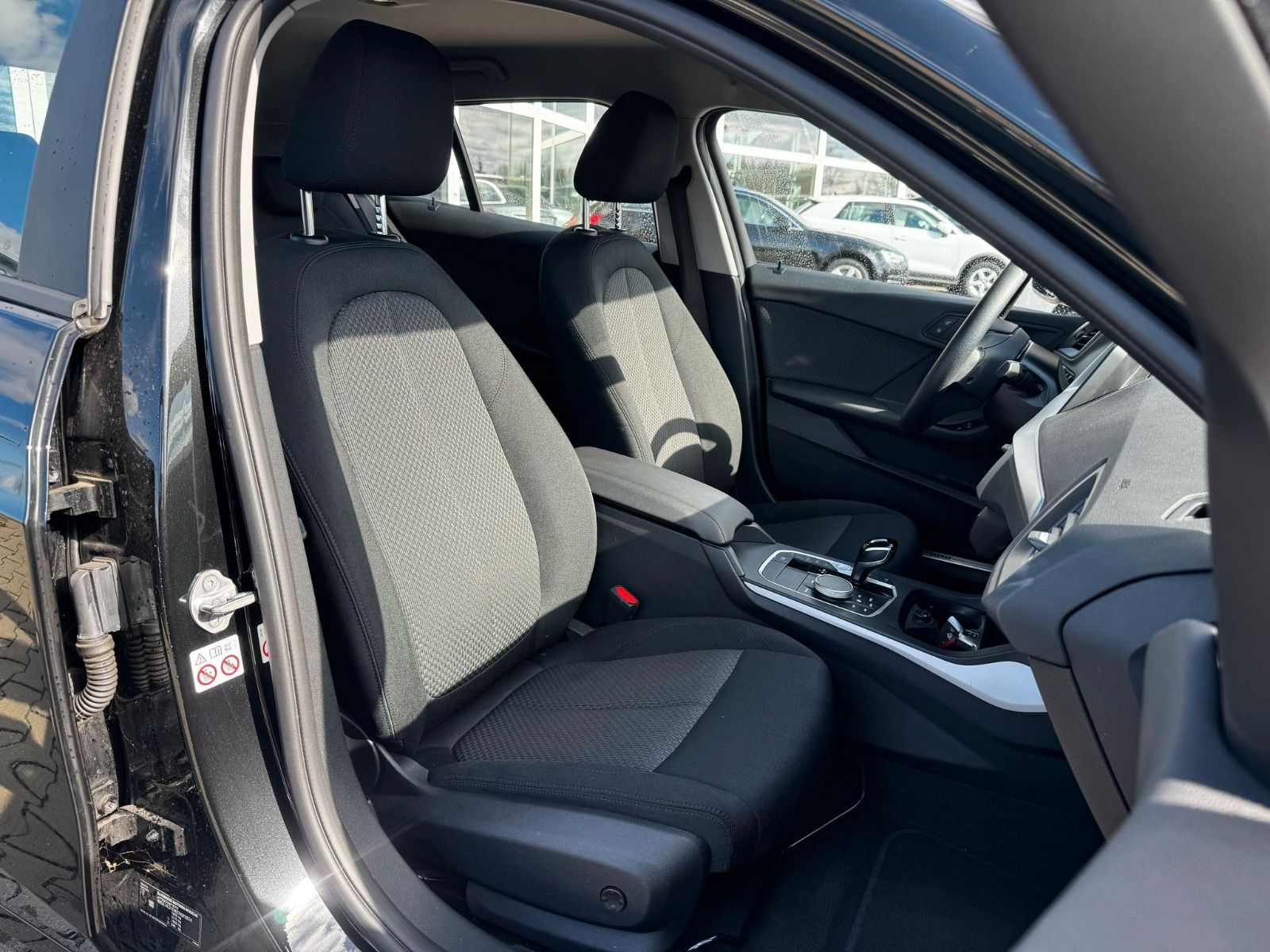 BMW 118 i Advantage >AUT/NAVI/LED/SHZ/PDC< foto 9