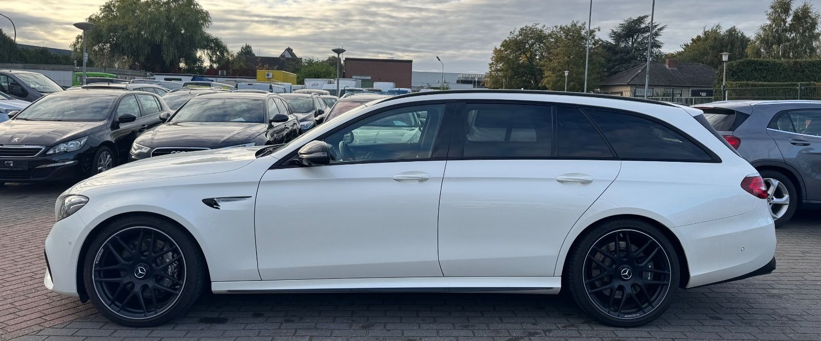 Mercedes-Benz E 63 AMG T 4Matic | WIDESCREEN | PANO | 360° foto 4