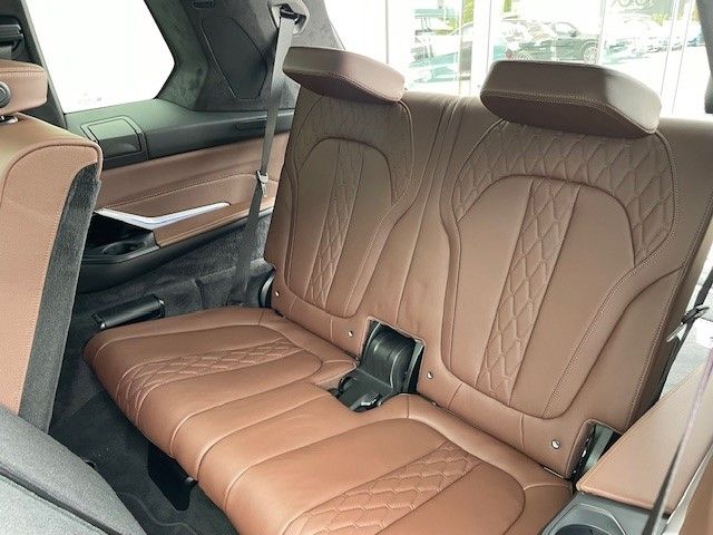 BMW X7 xDrive 40d Sportpaket HUD Luftfederung Niveau foto 14