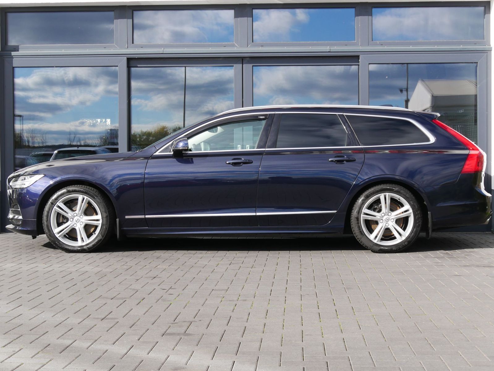 Volvo V90 V 90 D5 AWD DPF Momentum RFK/AHK/DIGITAL foto 24
