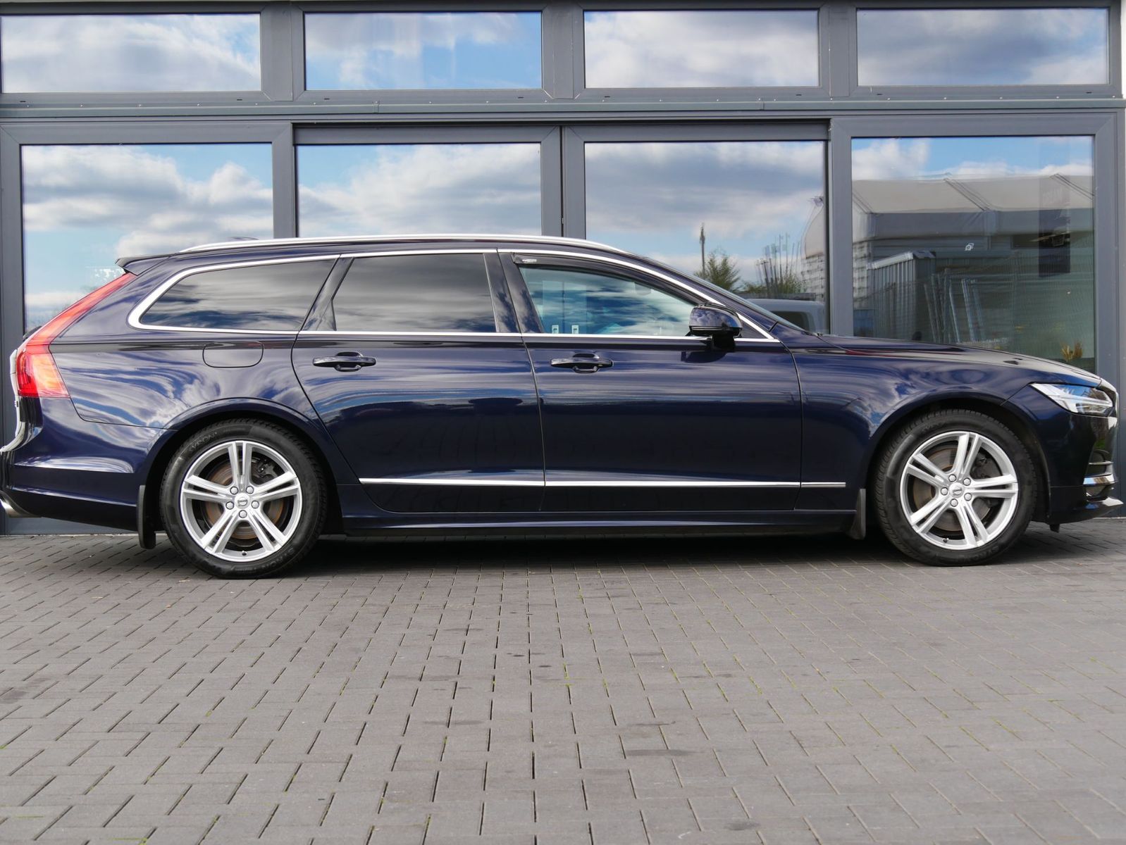 Volvo V90 V 90 D5 AWD DPF Momentum RFK/AHK/DIGITAL foto 8
