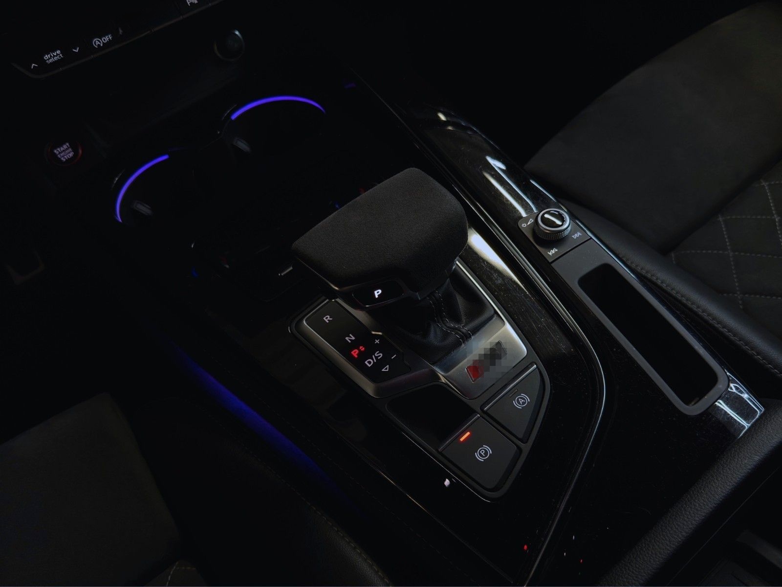 Audi RS4 Avant Pano/Ambiente+/B&O/HUD/Matrix foto 8