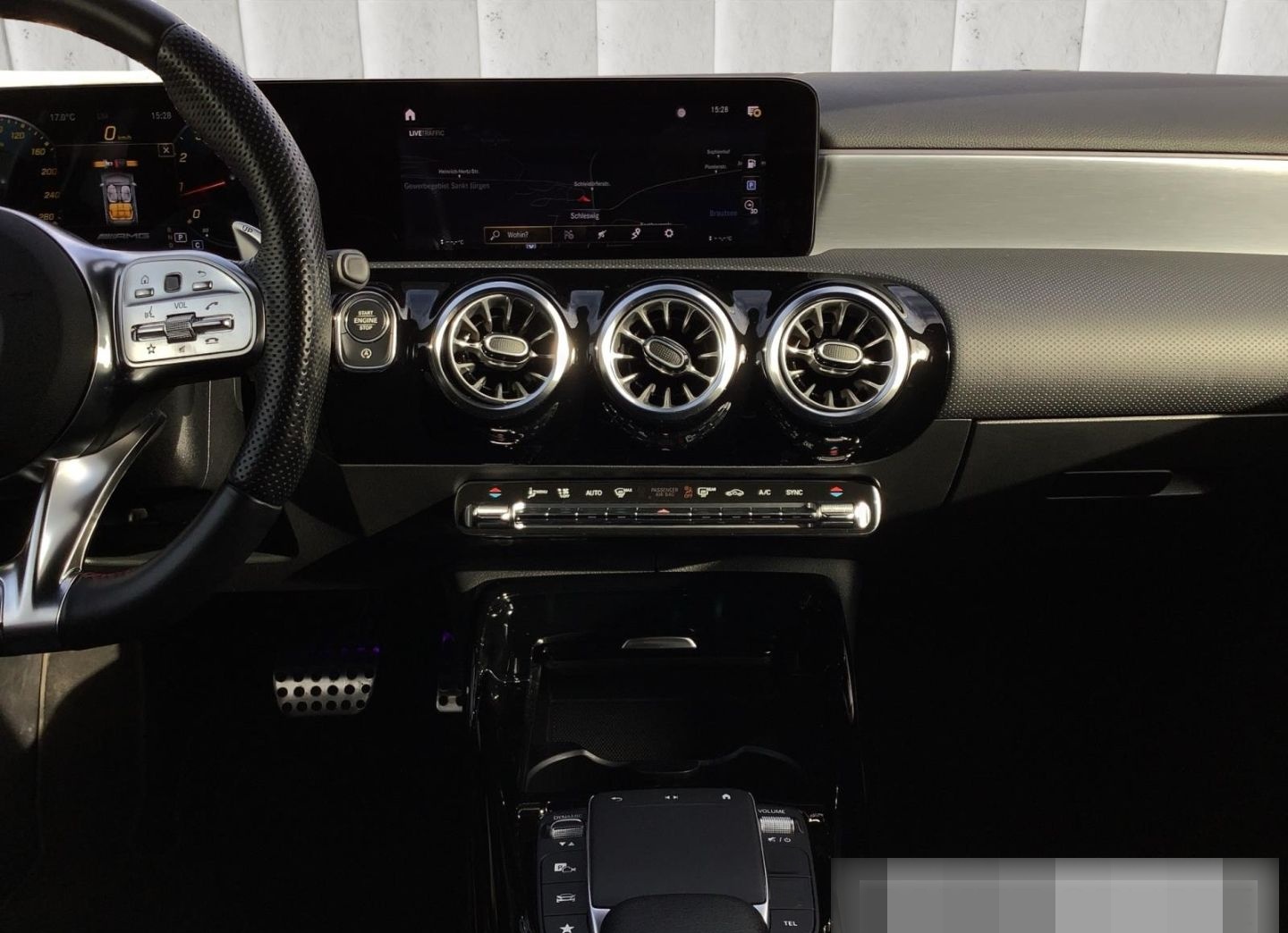 Mercedes-Benz A 35 AMG 4M PANO KAMERA KEYLESS ACC BURMESTER foto 16