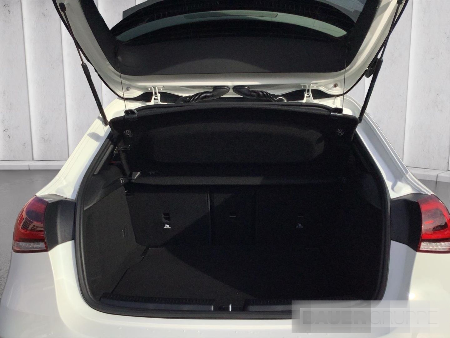 Mercedes-Benz A 35 AMG 4M PANO KAMERA KEYLESS ACC BURMESTER foto 7