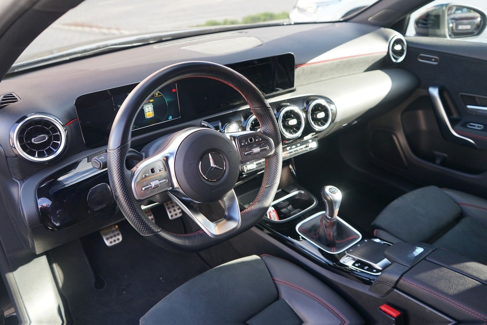 Mercedes-Benz A180 AMG Line LED Navi Sitzheizung Teilleder PDC foto 18