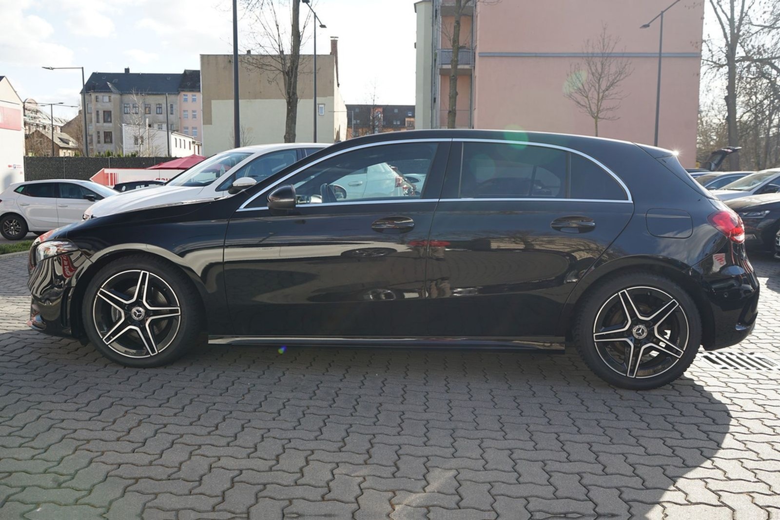 Mercedes-Benz A180 AMG Line LED Navi Sitzheizung Teilleder PDC foto 3