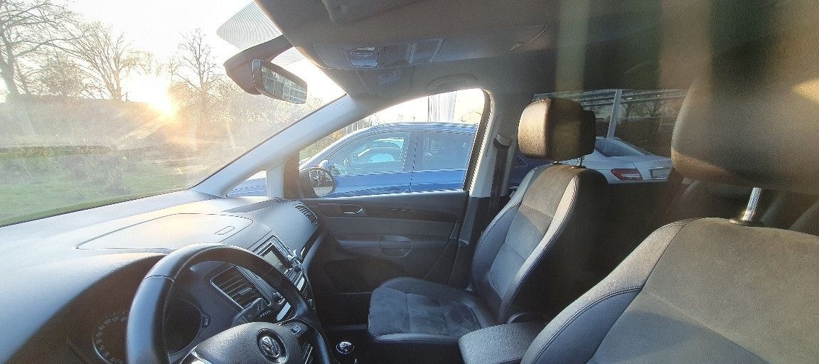 Volkswagen Sharan Highline Family Van Alu Grau AC Facelift foto 11