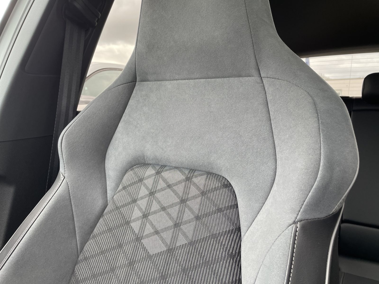 Volkswagen Golf VIII 1.5 l eTSI 7-Gang DSG R-Line LED foto 14