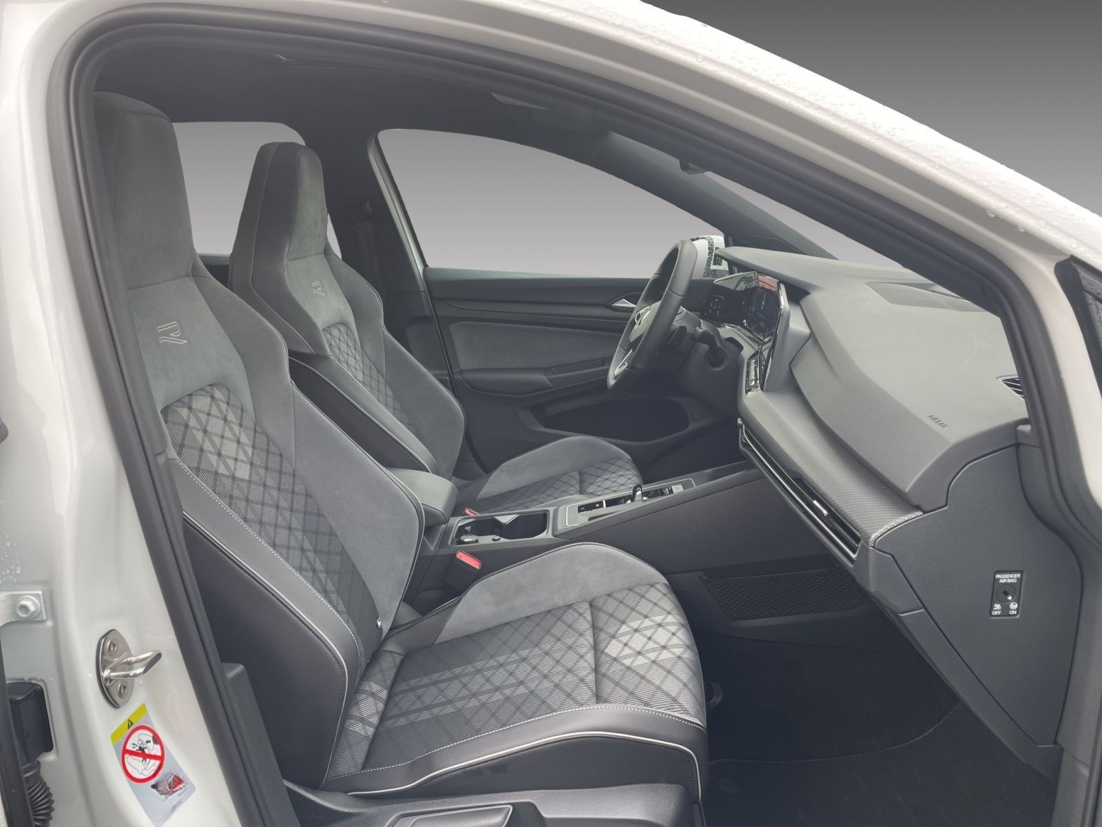 Volkswagen Golf VIII 1.5 l eTSI 7-Gang DSG R-Line LED foto 9