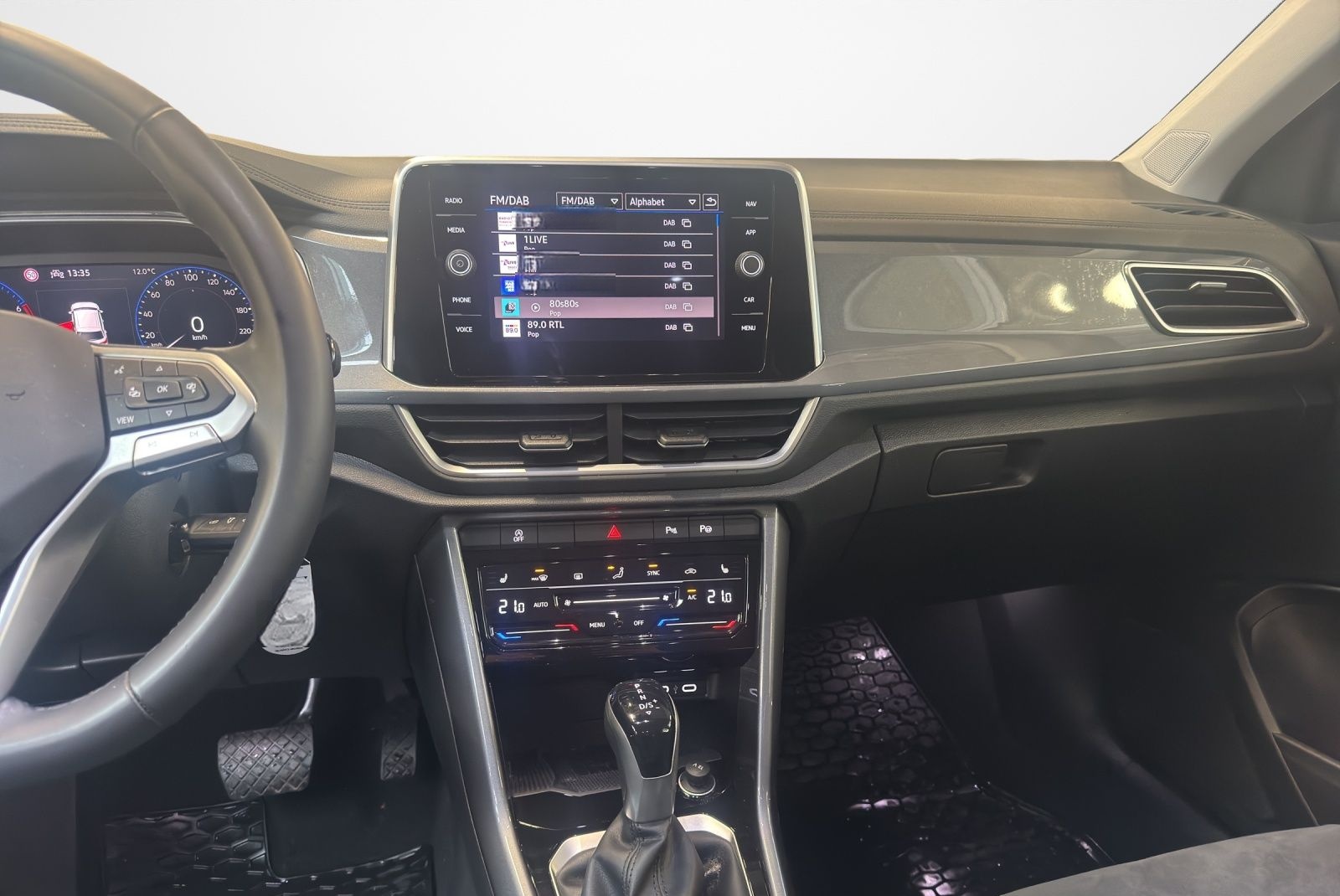 Volkswagen T-Roc 1.5 TSI DSG Style  LED Kamera PDC LM Tempo foto 11