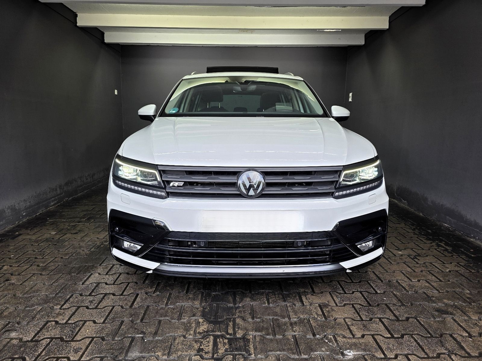 Volkswagen Tiguan 2.0 TDI Highline 4M, R LINE, HUD,PANO,ACC foto 2