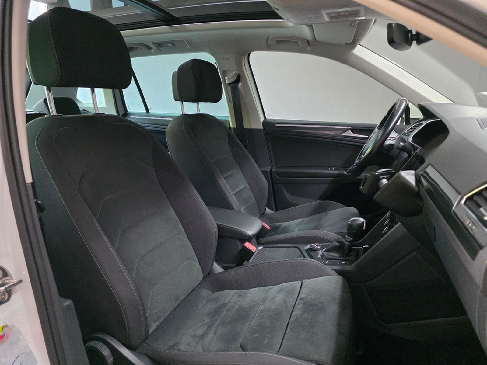 Volkswagen Tiguan 2.0 TDI Highline 4M, R LINE, HUD,PANO,ACC foto 11