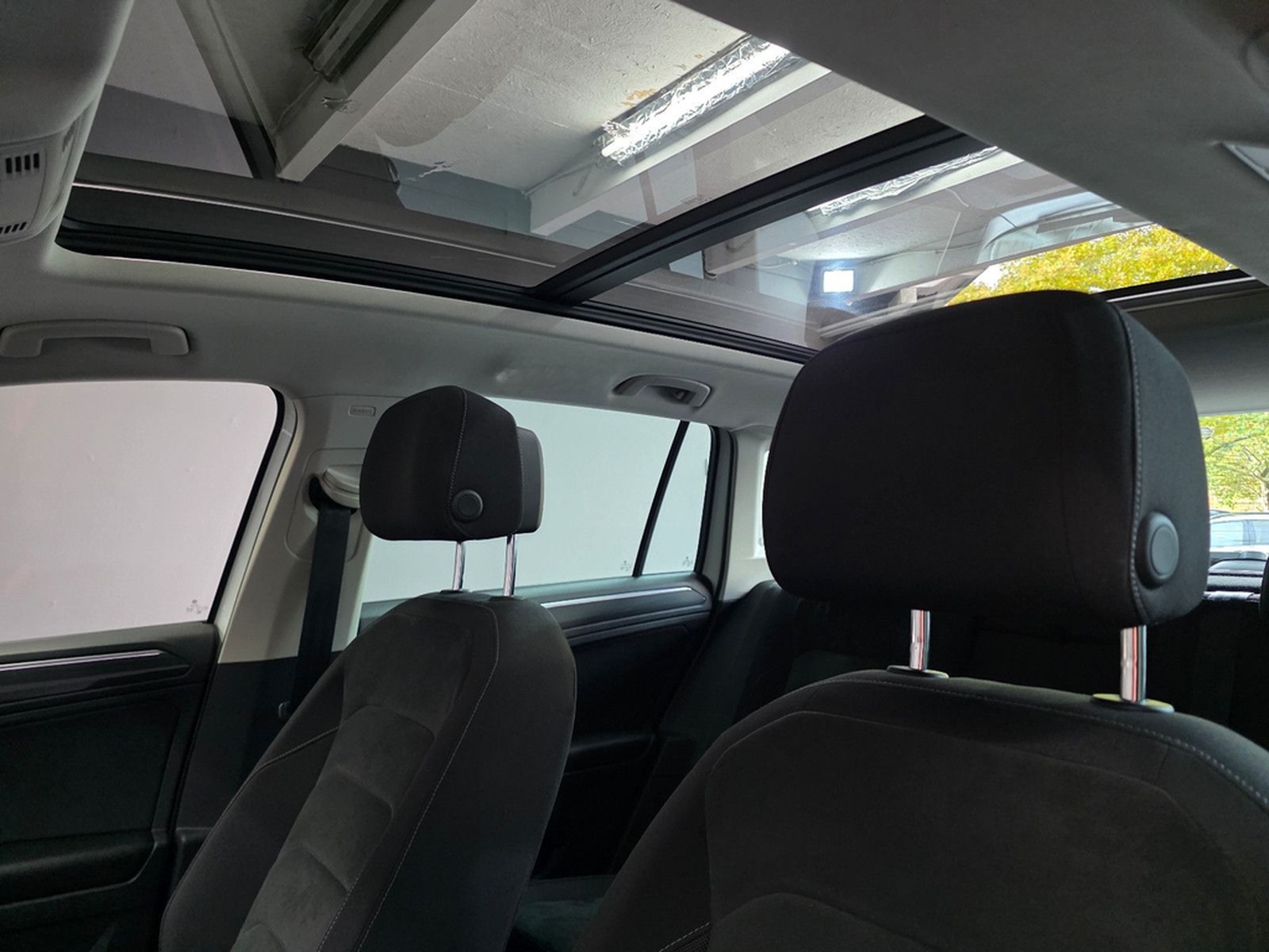Volkswagen Tiguan 2.0 TDI Highline 4M, R LINE, HUD,PANO,ACC foto 13