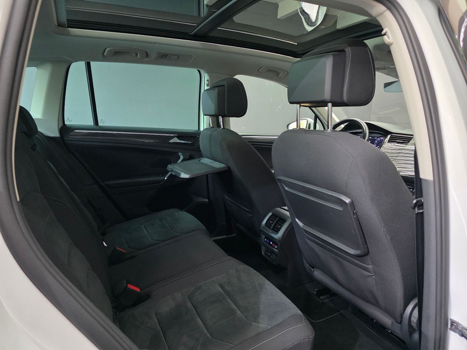 Volkswagen Tiguan 2.0 TDI Highline 4M, R LINE, HUD,PANO,ACC foto 14