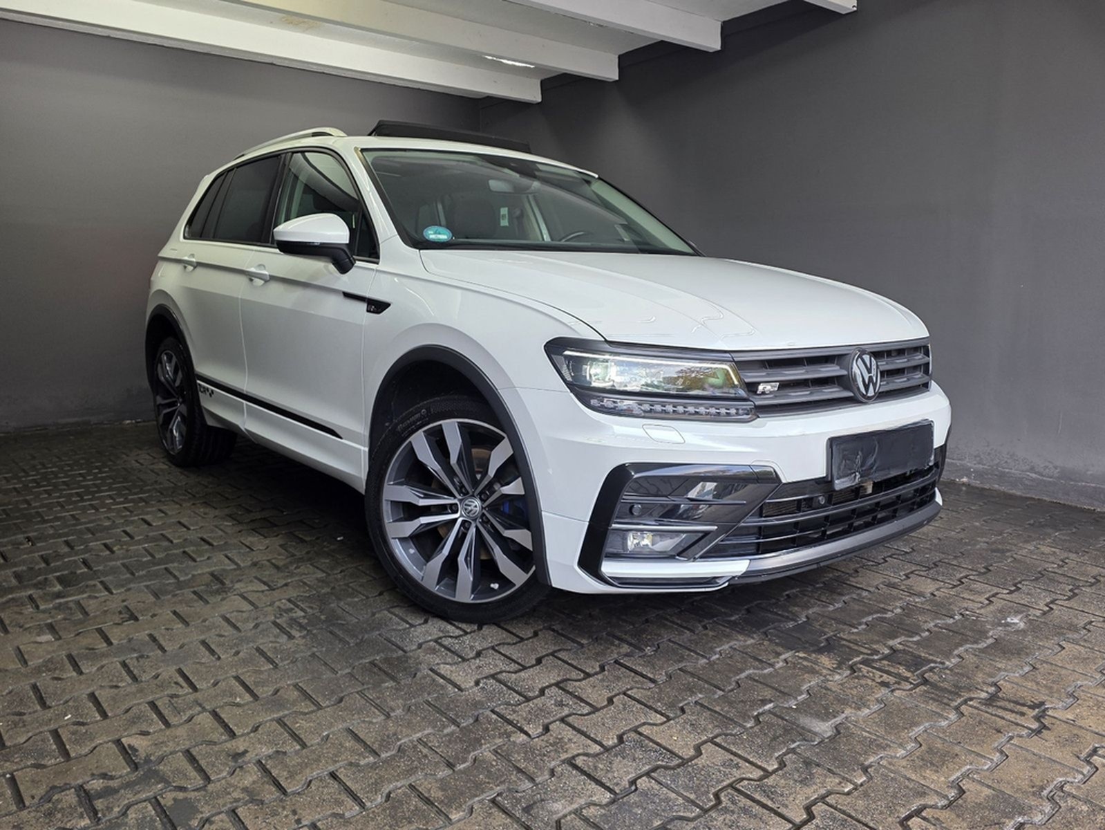 Volkswagen Tiguan 2.0 TDI Highline 4M, R LINE, HUD,PANO,ACC foto 3