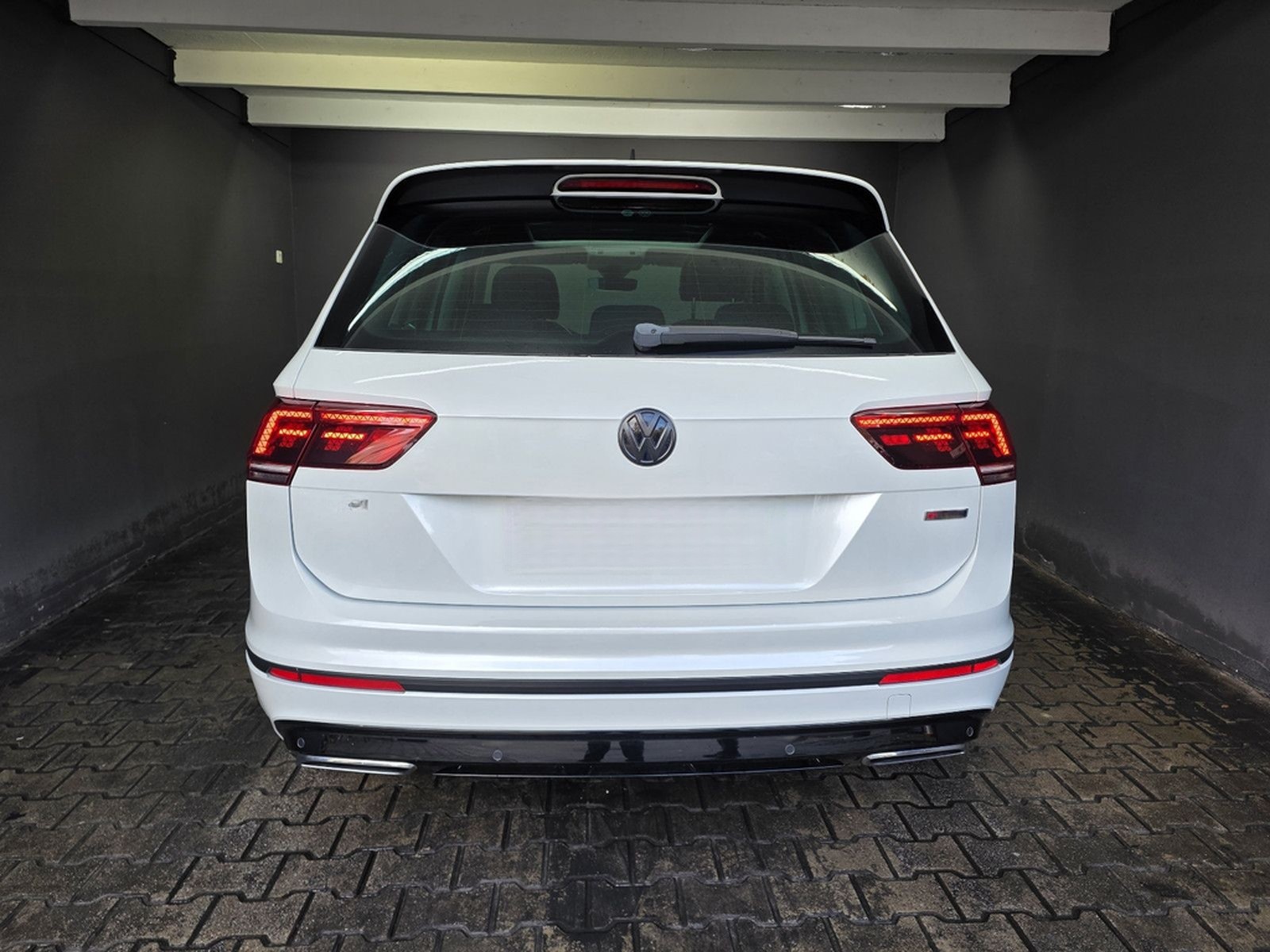 Volkswagen Tiguan 2.0 TDI Highline 4M, R LINE, HUD,PANO,ACC foto 5