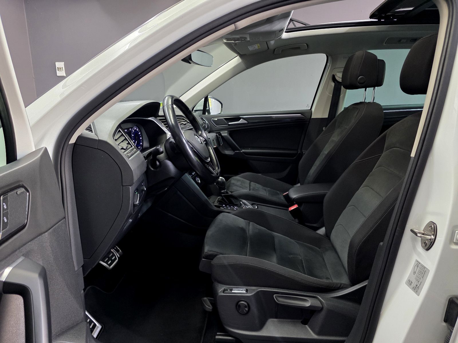 Volkswagen Tiguan 2.0 TDI Highline 4M, R LINE, HUD,PANO,ACC foto 8