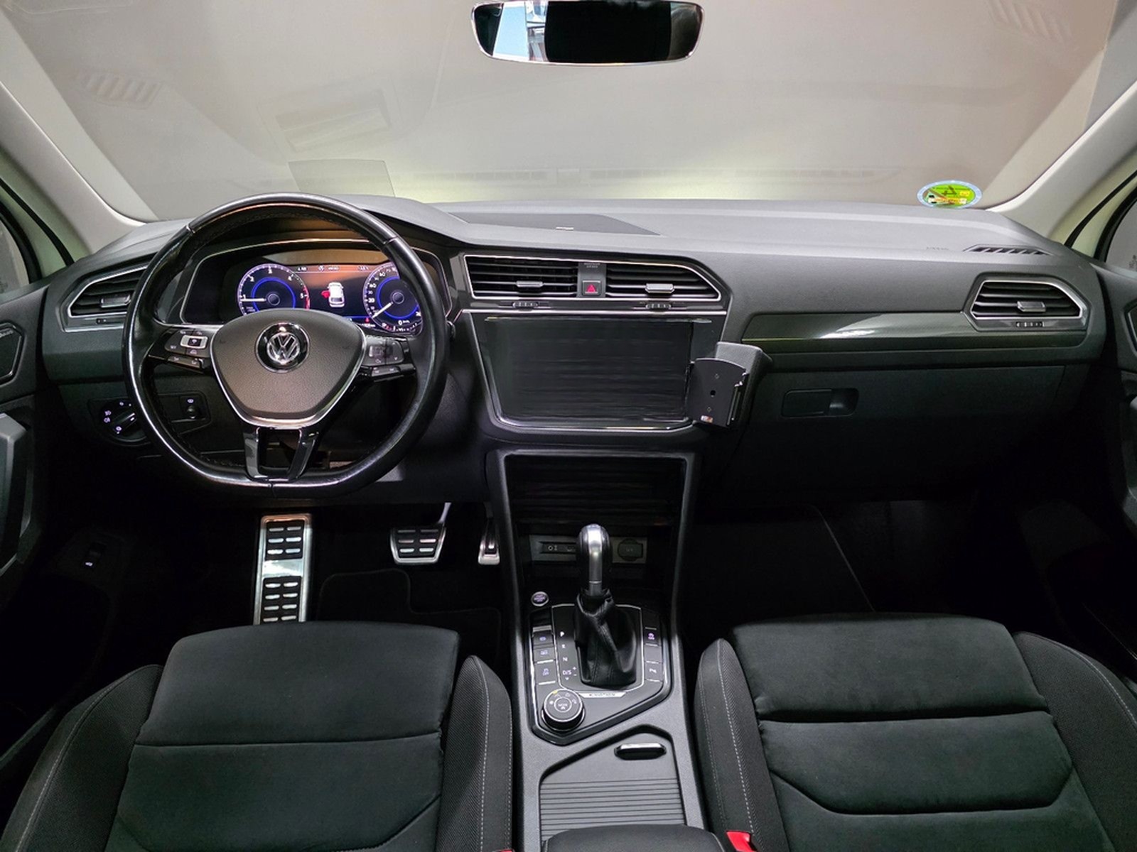 Volkswagen Tiguan 2.0 TDI Highline 4M, R LINE, HUD,PANO,ACC foto 9