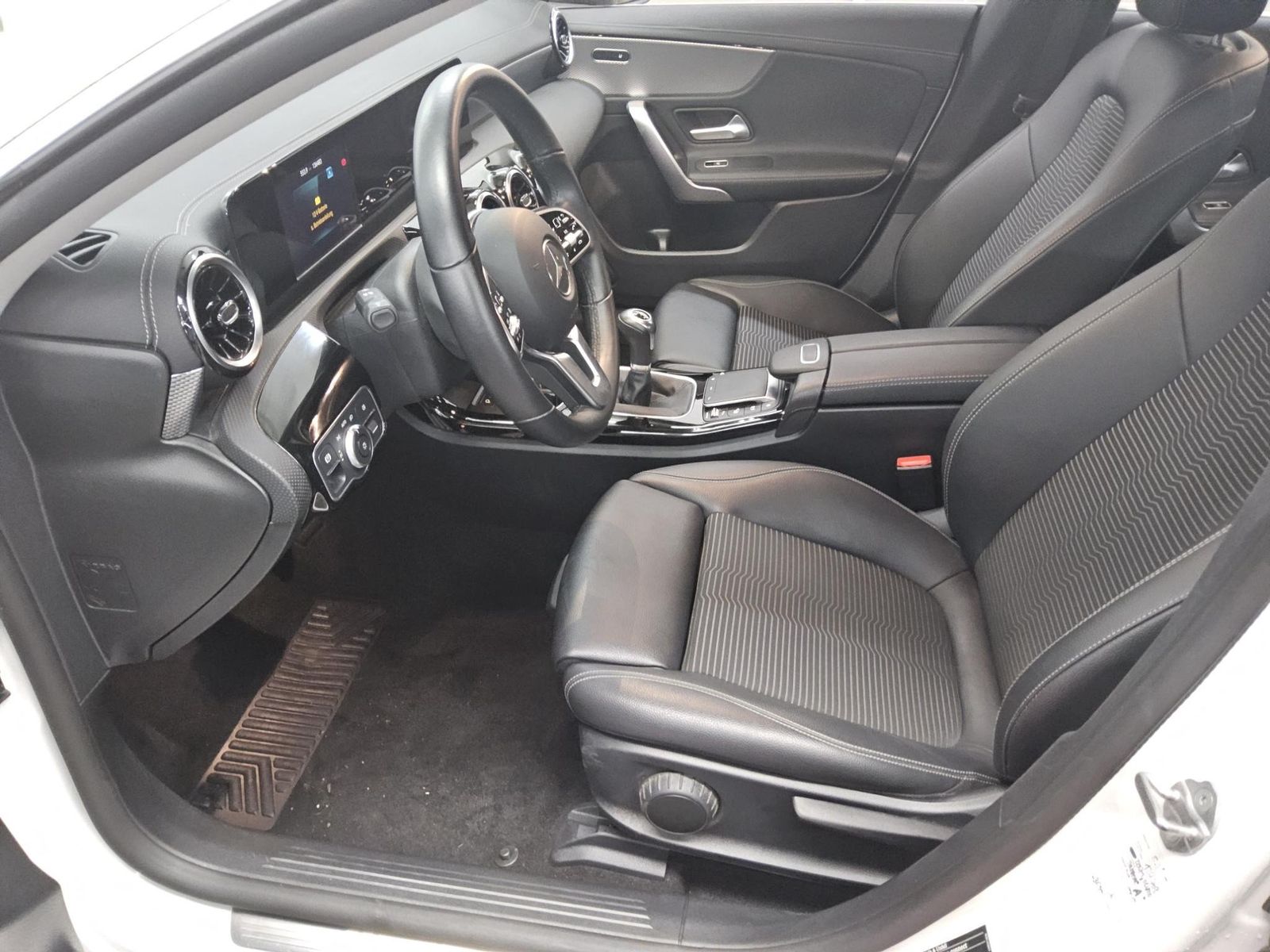 Mercedes-Benz CLA 200 Progressive T-Leder Navi LED SHZ foto 9