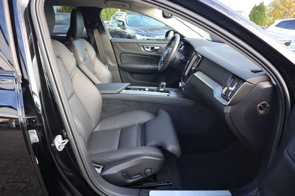 Volvo V60 B4 D Plus Dark |LEDER|NAVI| foto 14