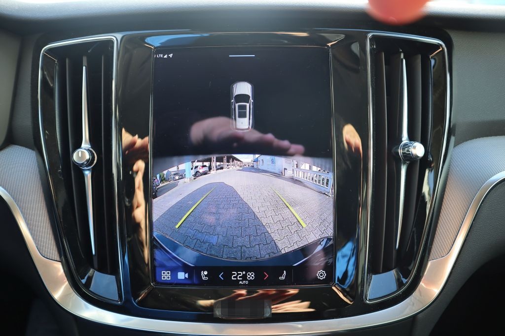 Volvo V60 B4 D Plus Dark |LEDER|NAVI| foto 22