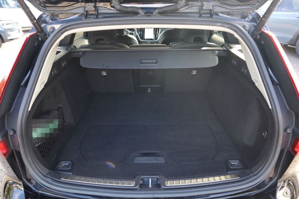 Volvo V60 B4 D Plus Dark |LEDER|NAVI| foto 24