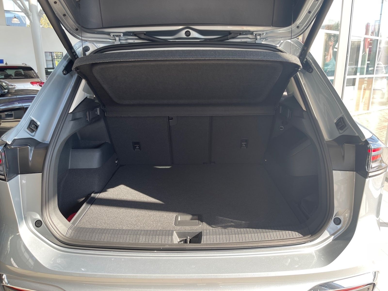 Volkswagen Tiguan 1.5 eTSI DSG Elegance+NAVI+AHK+PANO+IQ.LI foto 17
