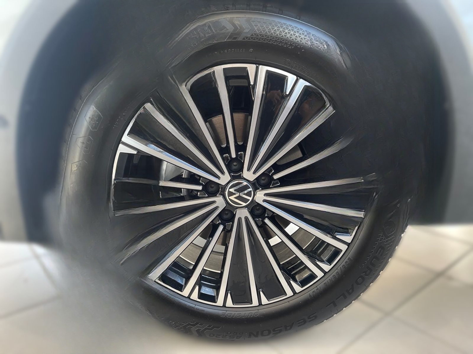 Volkswagen Tiguan 1.5 eTSI DSG Elegance+NAVI+AHK+PANO+IQ.LI foto 7