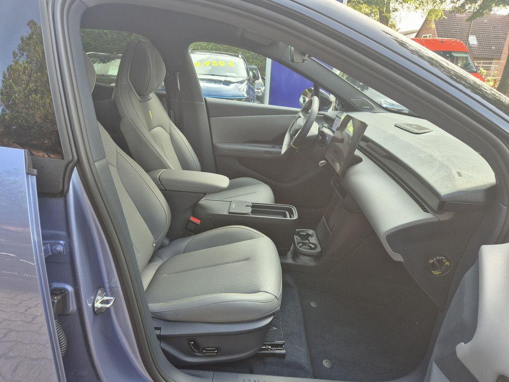 Lynk&Co 02 More PDC SHZ KAMERA NAVI W-LAN ACC PANO foto 12