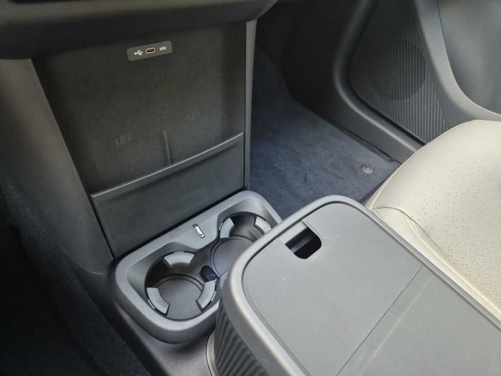 Lynk&Co 02 More PDC SHZ KAMERA NAVI W-LAN ACC PANO foto 21