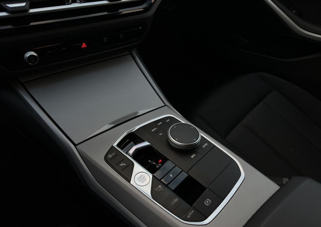 BMW 318d T. LED NAVI HUD KAMERA PDC SHZ DAB FSE 17" foto 12
