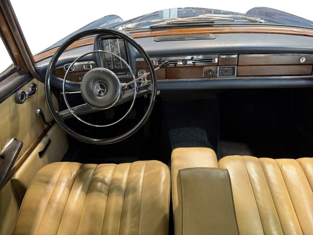 Mercedes-Benz 220 SEB **Servo,Heckflosse TOP restauriert foto 4