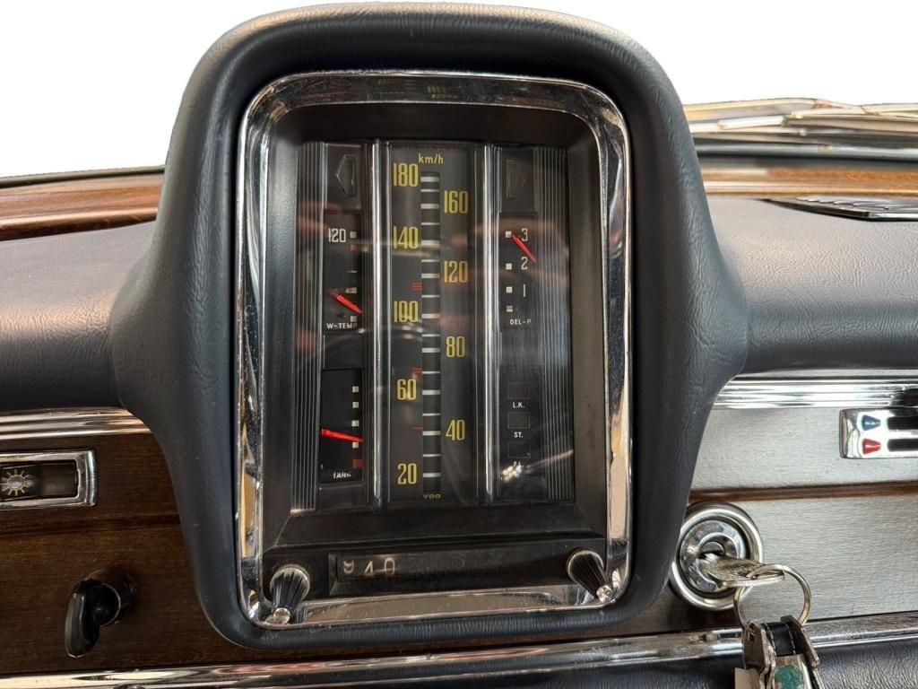 Mercedes-Benz 220 SEB **Servo,Heckflosse TOP restauriert foto 9