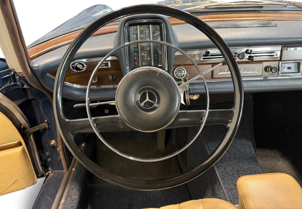 Mercedes-Benz 220 SEB **Servo,Heckflosse TOP restauriert foto 10