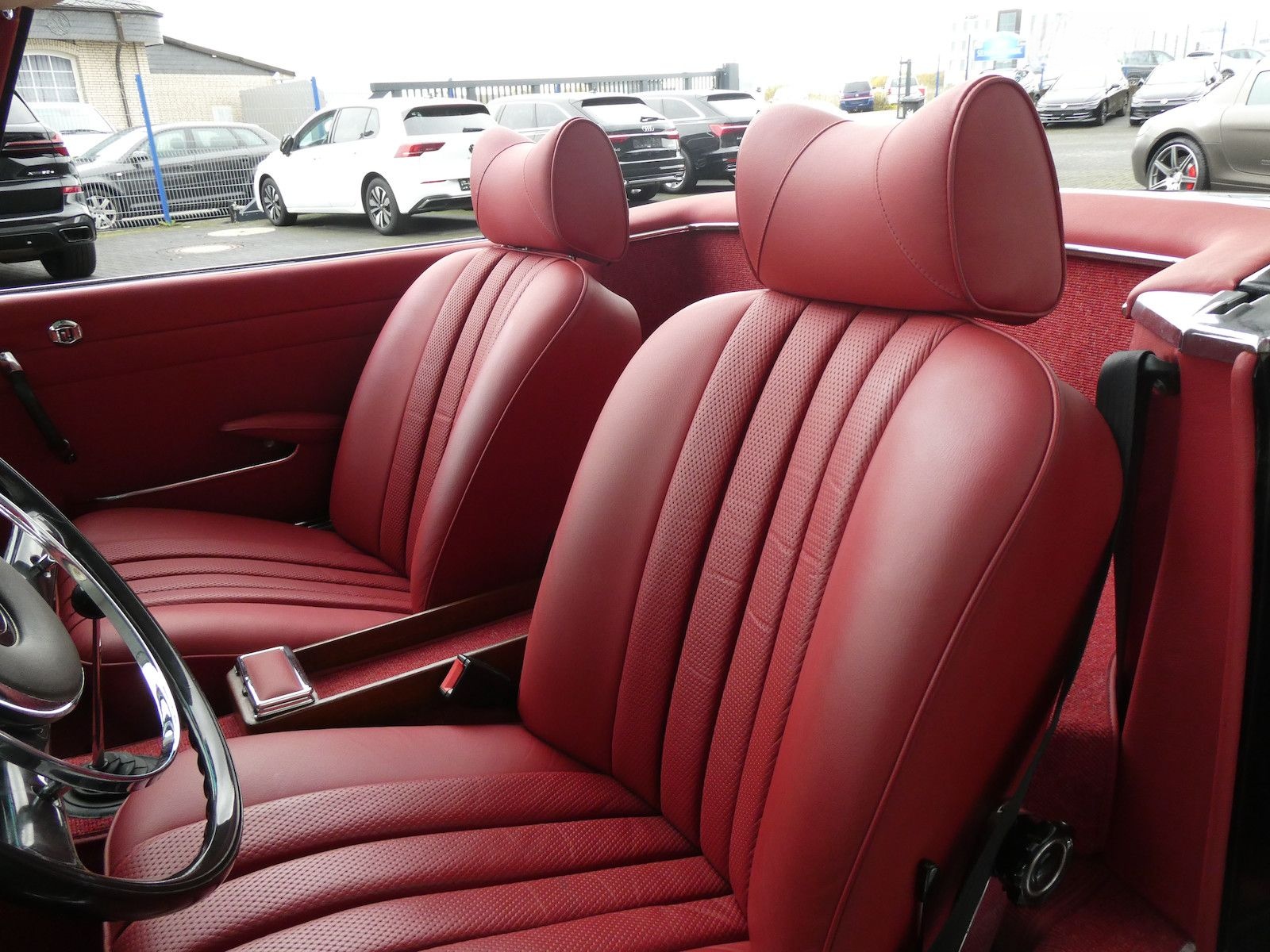 Mercedes-Benz 230 SL Pagode original in schwarz 040 foto 11