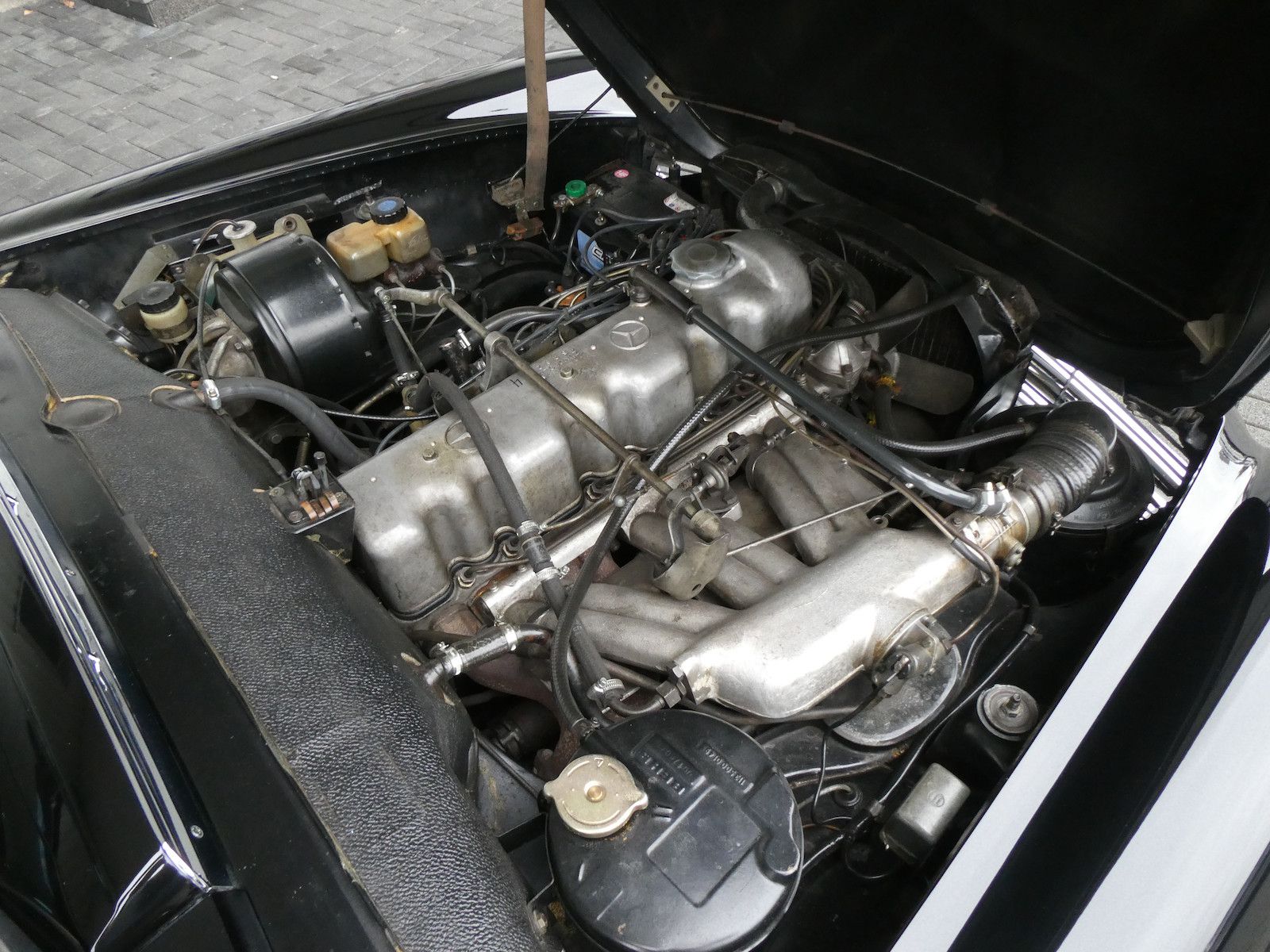 Mercedes-Benz 230 SL Pagode original in schwarz 040 foto 19