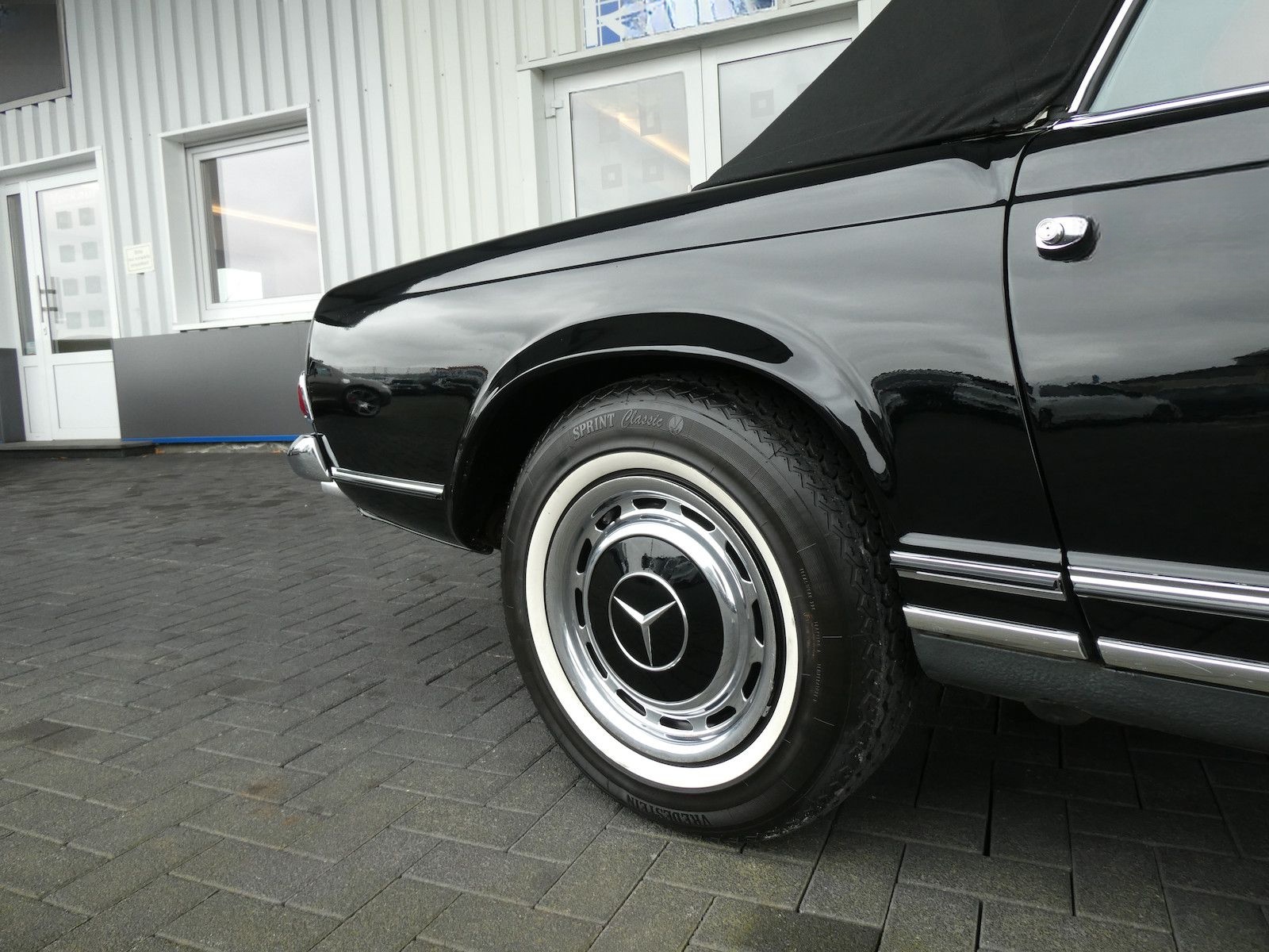 Mercedes-Benz 230 SL Pagode original in schwarz 040 foto 22