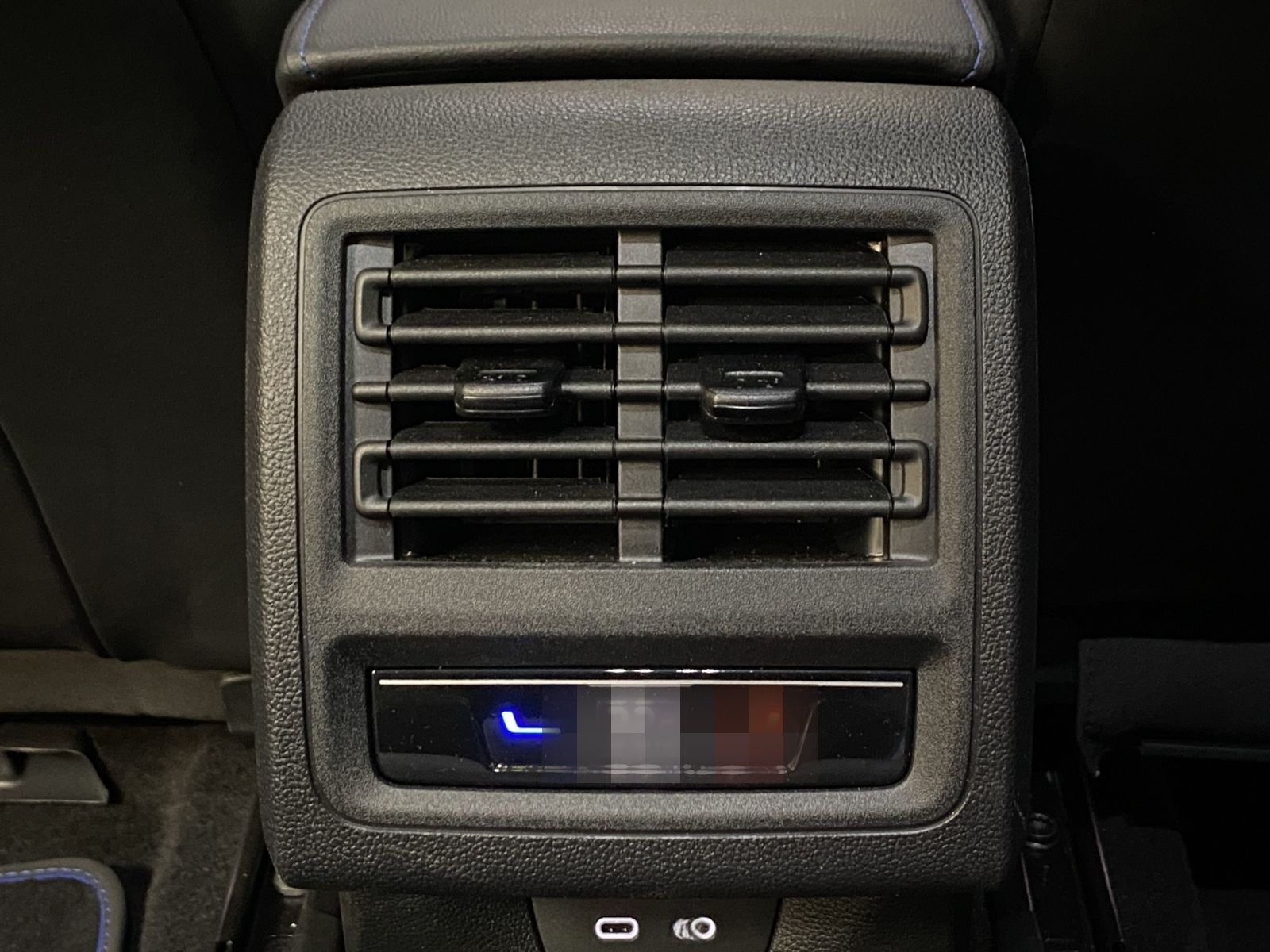 Volkswagen Golf VIII R Performance 2.0 TSI 4Motion DSG 20 Y foto 11