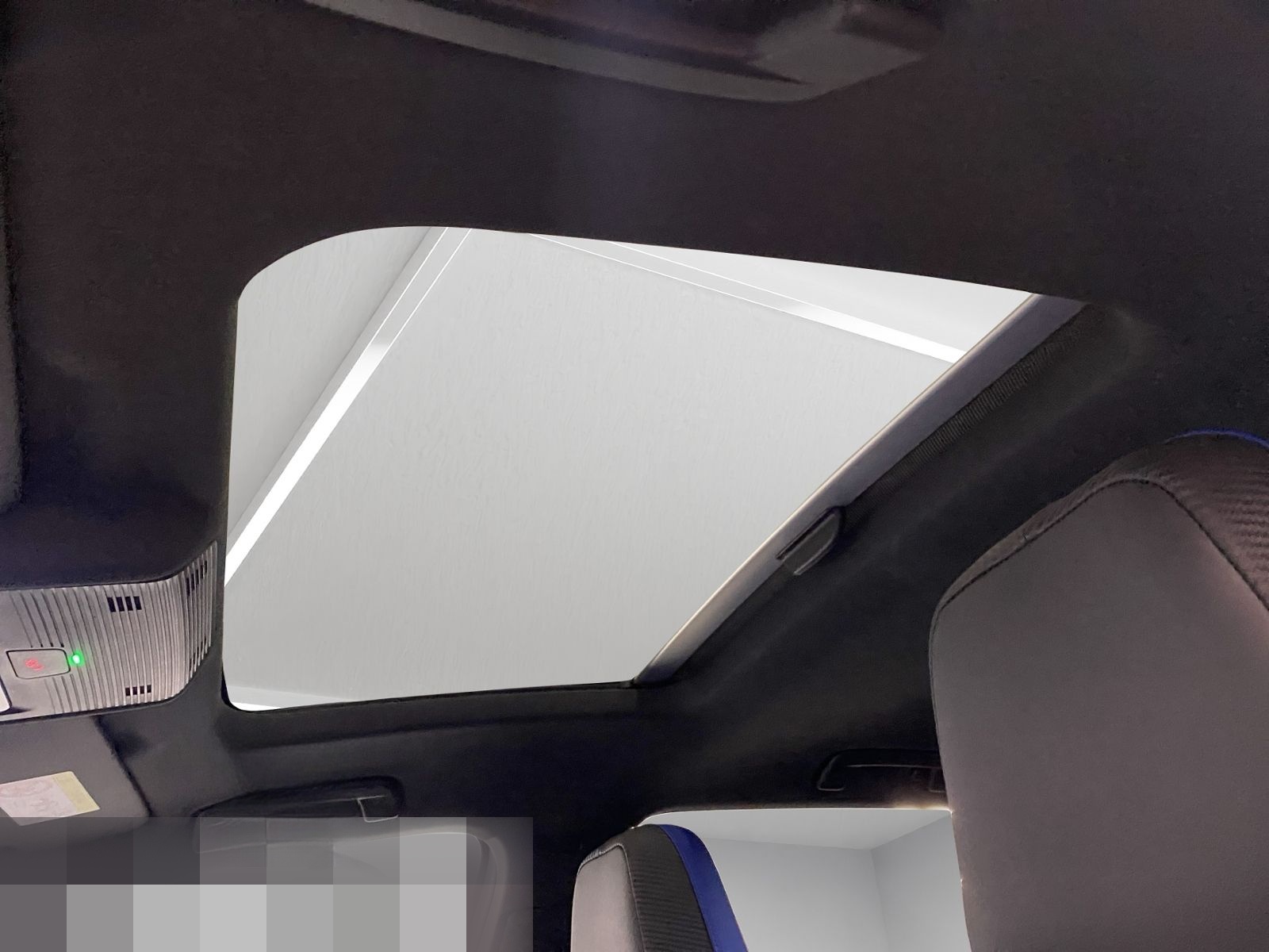 Volkswagen Golf VIII R Performance 2.0 TSI 4Motion DSG 20 Y foto 12